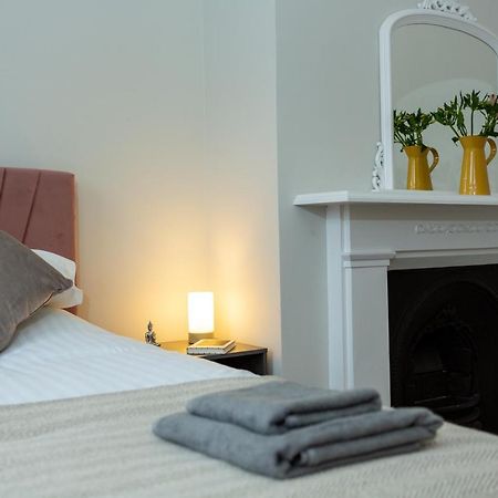 Kings Apartment Chester Bagian luar foto