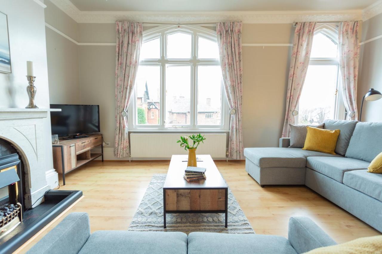 Kings Apartment Chester Bagian luar foto