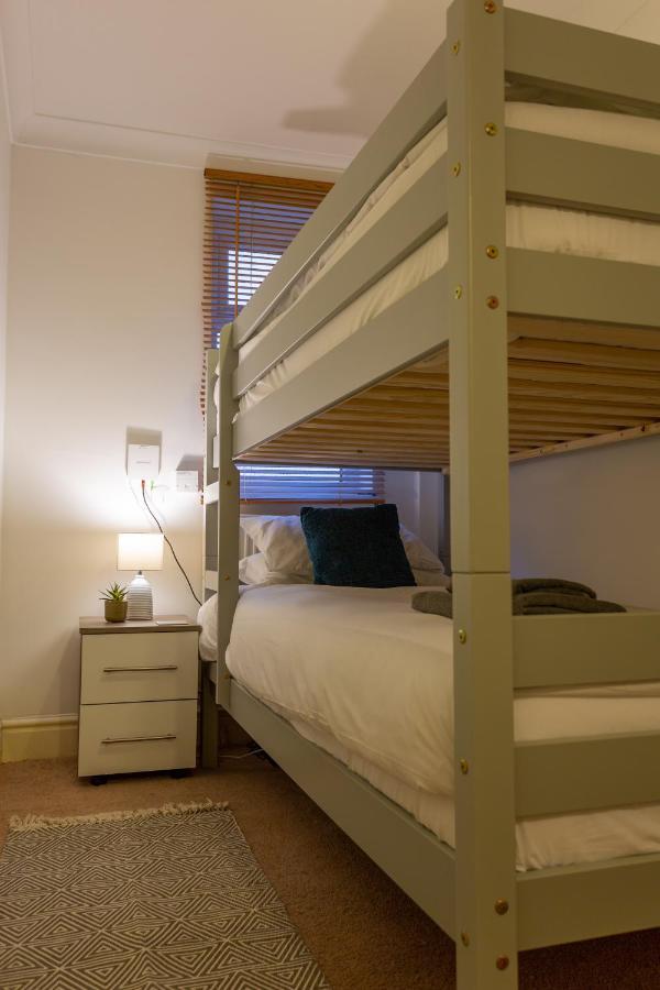 Kings Apartment Chester Bagian luar foto