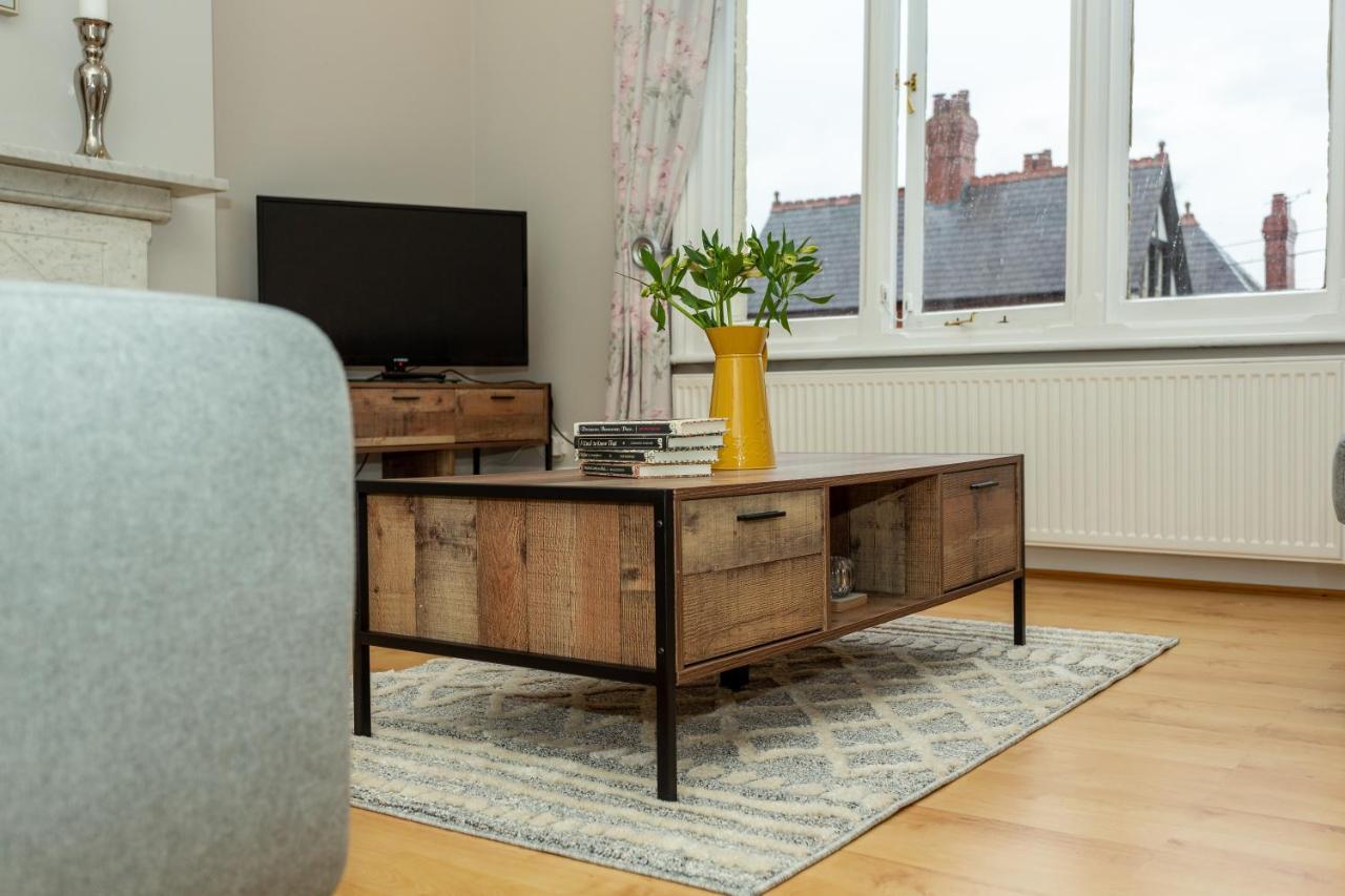 Kings Apartment Chester Bagian luar foto