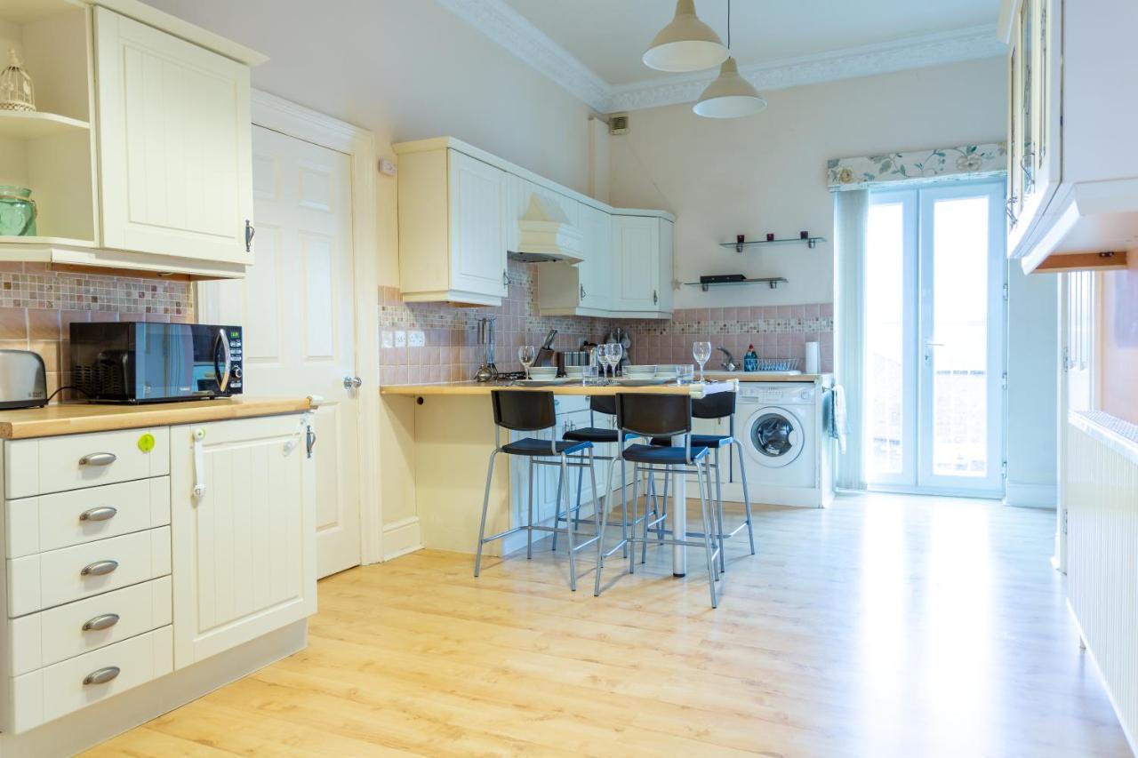 Kings Apartment Chester Bagian luar foto
