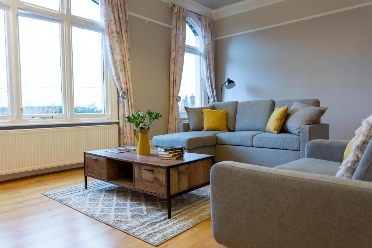Kings Apartment Chester Bagian luar foto